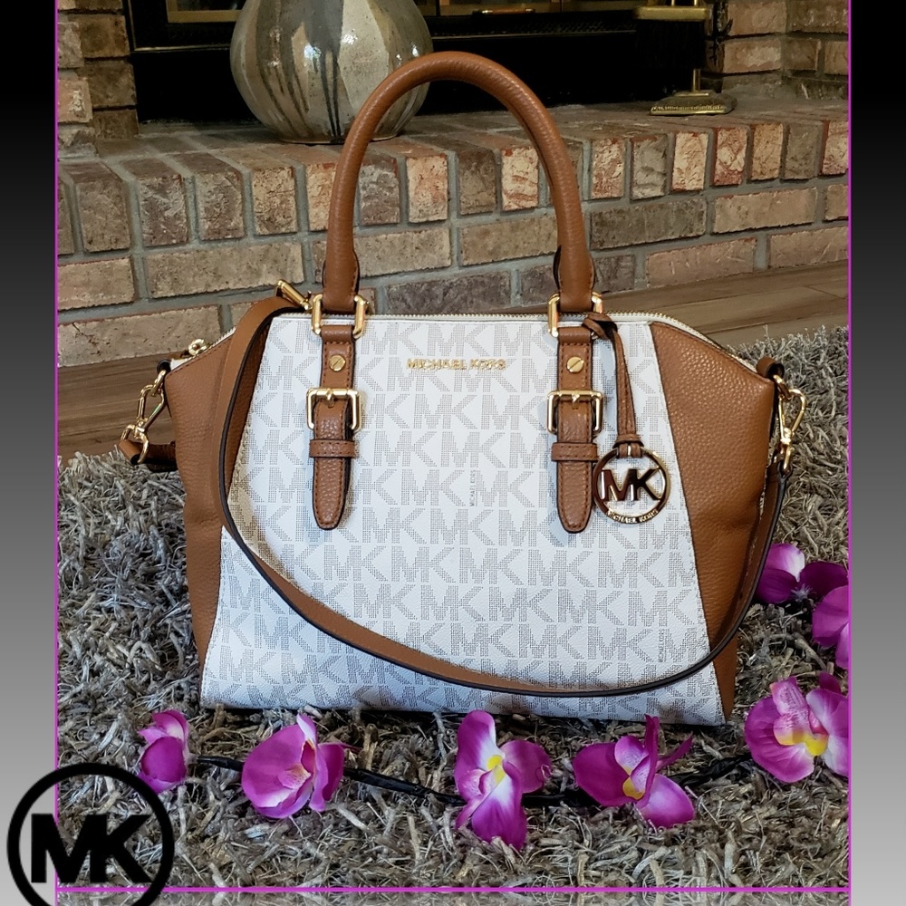 🚫 NOT AVAILABLE 🚫 Michael Kors Ciara Satchel